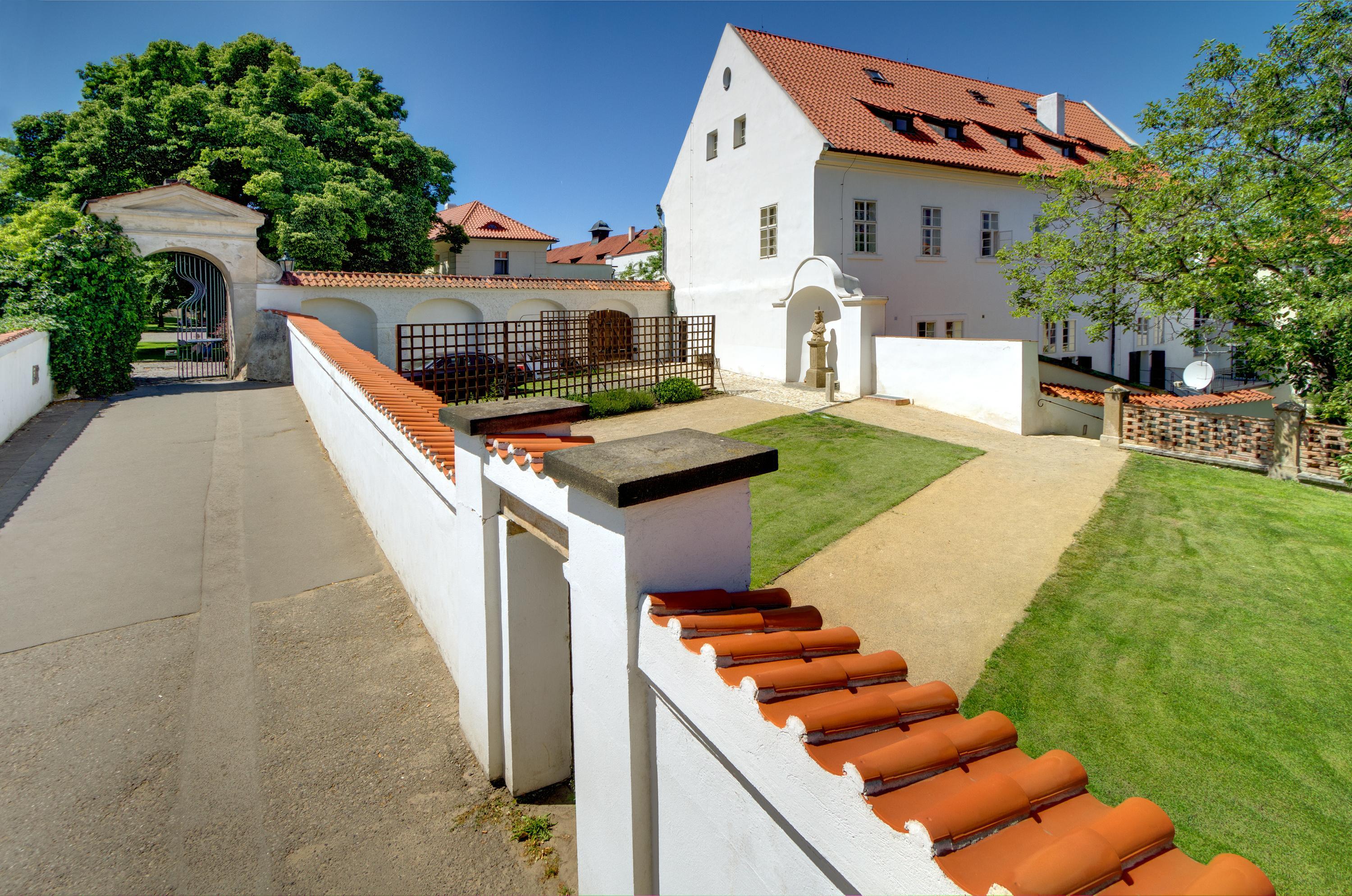 Monastery Hotel Прага Екстериор снимка