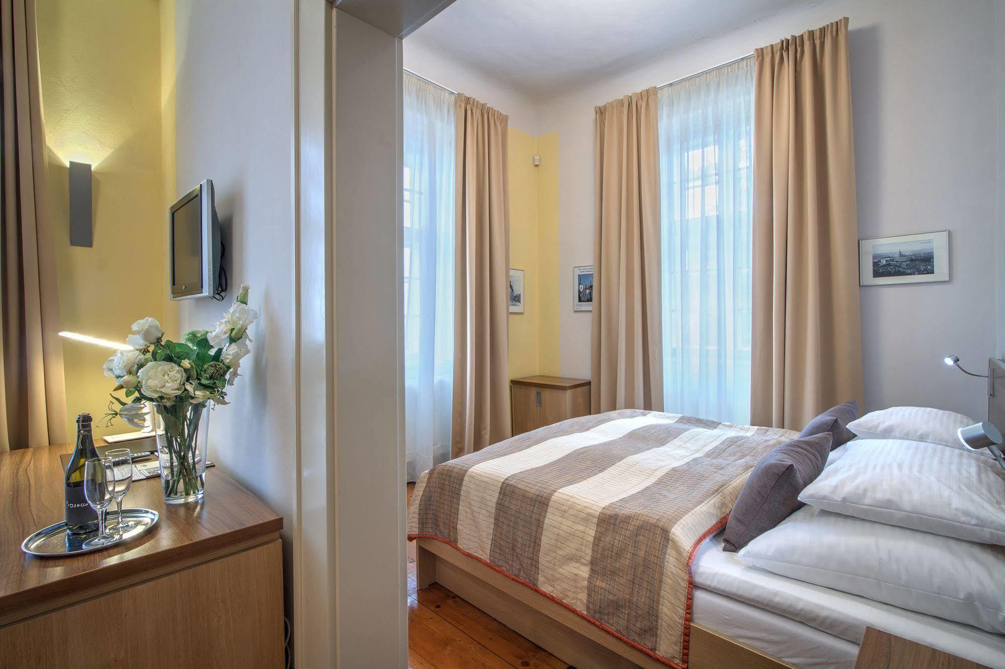 Monastery Hotel Прага Екстериор снимка